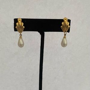 Vintage, Gold Tone, Pearl Drop Earrings, 1” Long